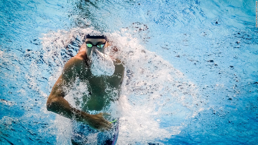 This image shows Italy&#39;s Gregorio Paltrinieri powering through the pool on his way to winning the men&#39;s 800m freestyle final.