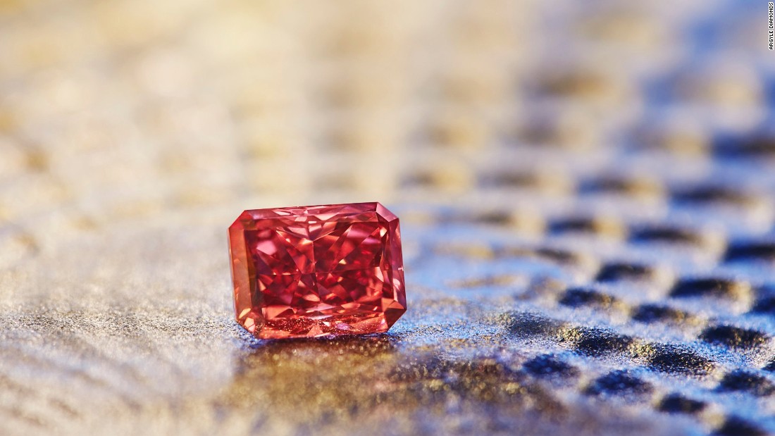 2 carat red diamond