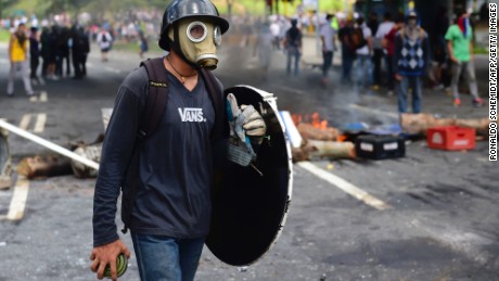 Anti-government activists set up a barricade during protests of the election for a Constituent Assembly in Caracas on July 30, 2017. Deadly violence erupted around the controversial vote, with a candidate to the all-powerful body being elected shot dead and troops firing weapons to clear protesters in Caracas and elsewhere.