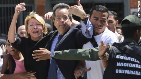 Forces bar Luisa Ortega Diaz, left, and employees from entering the attorney general&#39;s office Saturday.