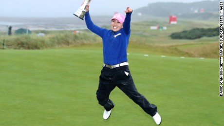 In-Kyung Kim of South Korea holds aloft trophy having won the Women&#39;s British Open at Kingsbarns, Scotland