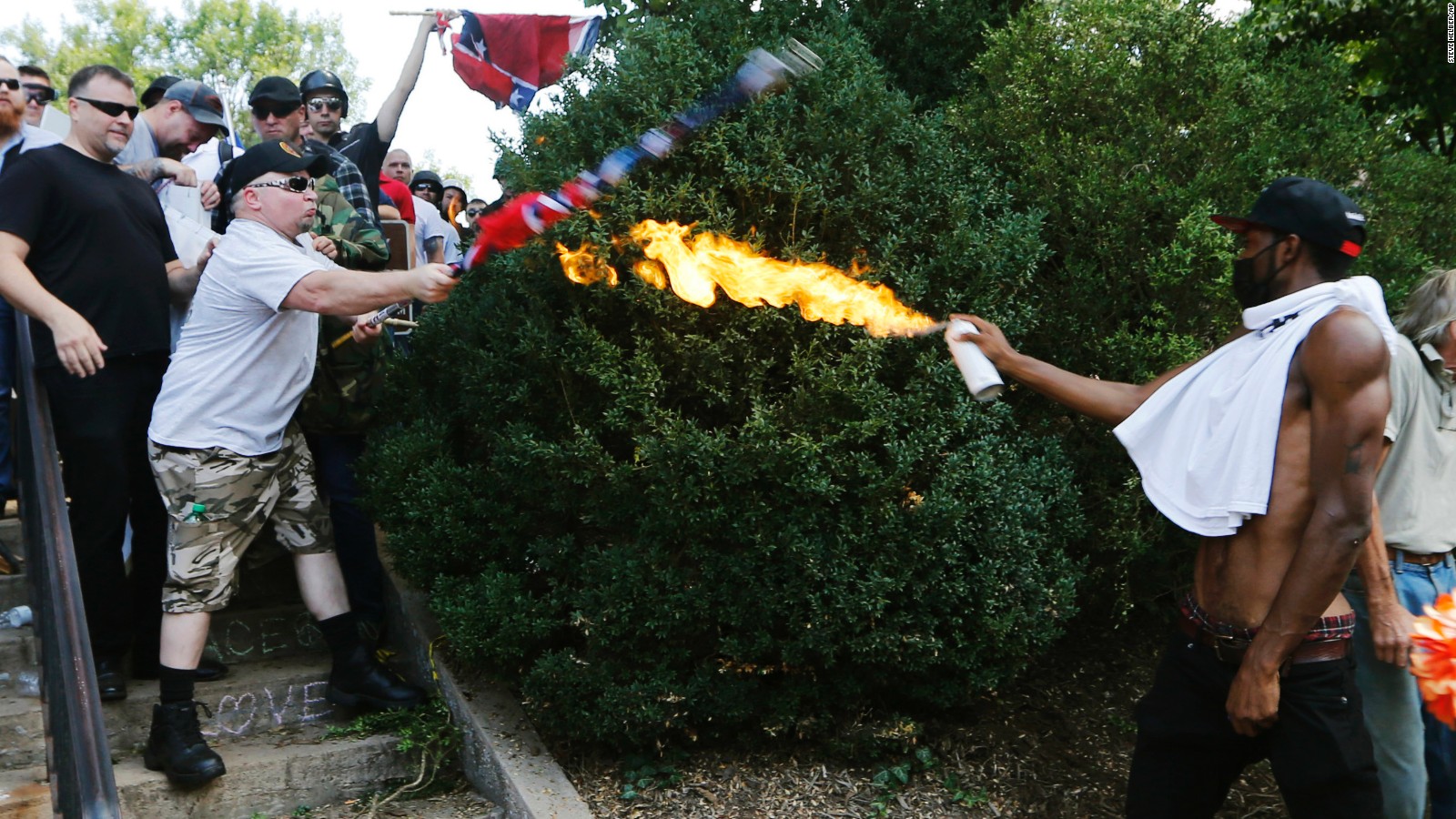 white-nationalists-use-tiki-torches-to-light-up-charlottesville-march-cnn
