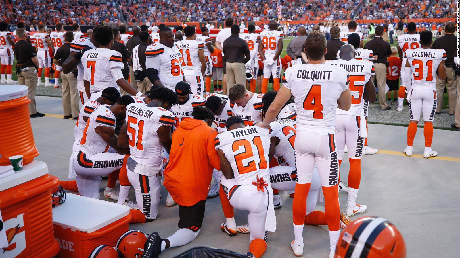 Cleveland Browns 12 Players Kneel During National Anthem Cnn 