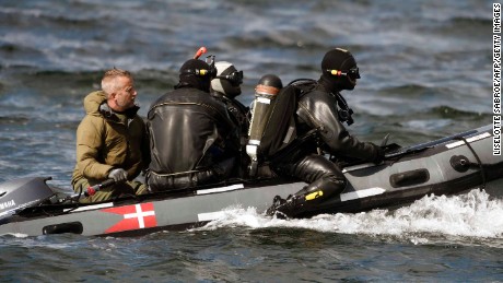 Divers from the Danish Defence Command preparing for a dive in  Copenhagen on August 22, 2017 after a woman&#39;s torso was found 