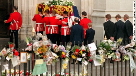 (L to R) Former husband of Diana Prince Charles, their son Harry, her brother Earl Spencer, her other son William and the Duke of Edinburgh follow the coffin of the Princess of Wales as it enters into Westminster Abbey in London for the funeral ceremony 06 September.
 / AFP PHOTO / AFP/WPA POOL / JOEL ROBINE        (Photo credit should read JOEL ROBINE/AFP/Getty Images)