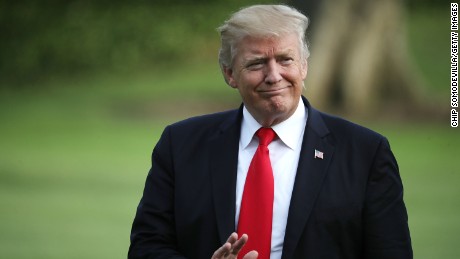 WASHINGTON, DC :  U.S. President Donald Trump walks across the South Lawn after returning to the White House August 30, 2017 in Washington, DC. Trump traveled to Springfield, Missouri, to participate in a tax reform kickoff event, according to the White House. (Chip Somodevilla/Getty Images)