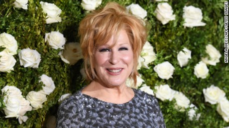 Bette Midler attends the 2017 Tony Awards - Red Carpet at Radio City Music Hall on June 11, 2017, in New York City.  AFP PHOTO / ANGELA WEISS /Getty Images