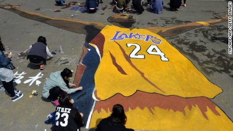 On April 14, 2016, students worked on a big portrait of Kobe Bryant at Shenyang Sport University in Shenyang, northeast China&#39;s Liaoning Province, before his retirement