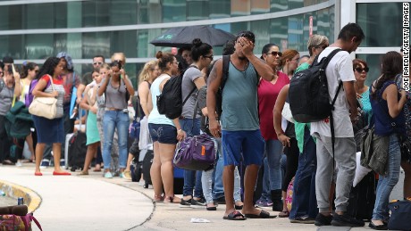 Puerto Ricans still waiting for aid a week after Maria&#39;s devastation