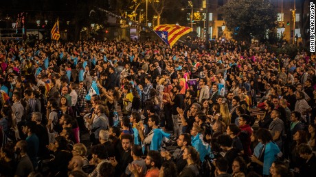 Independence supporters gather in Barcelona&#39;s main square on Sunday.