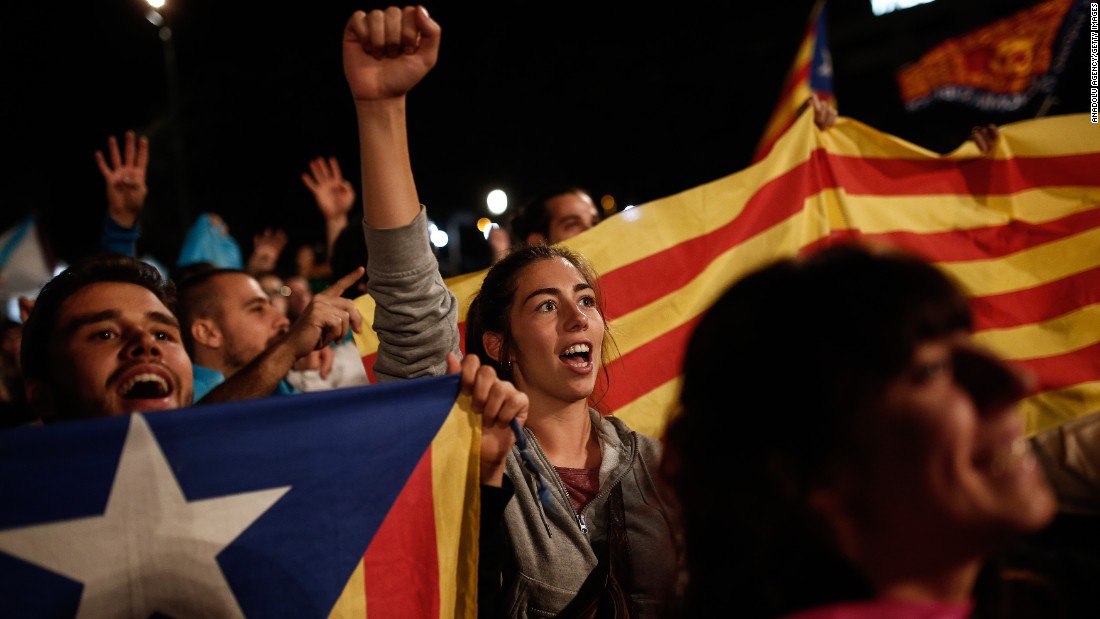 Independence supporters gather in Barcelona after Catalonia&#39;s separatist government &lt;a href=&quot;http://www.cnn.com/2017/09/27/europe/catalan-referendum-explained/index.html&quot;&gt;held a referendum&lt;/a&gt; to decide if the region should split from Spain on Sunday, October 1.