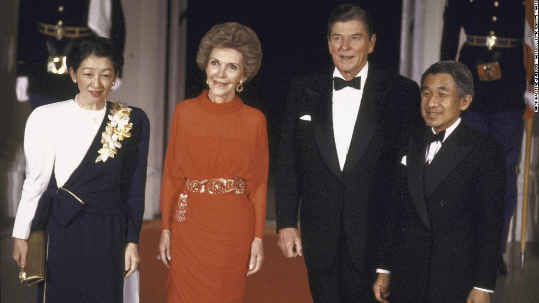 Akihito and Michiko are received at the White House by US President Ronald Reagan and first lady Nancy Reagan in 1987.