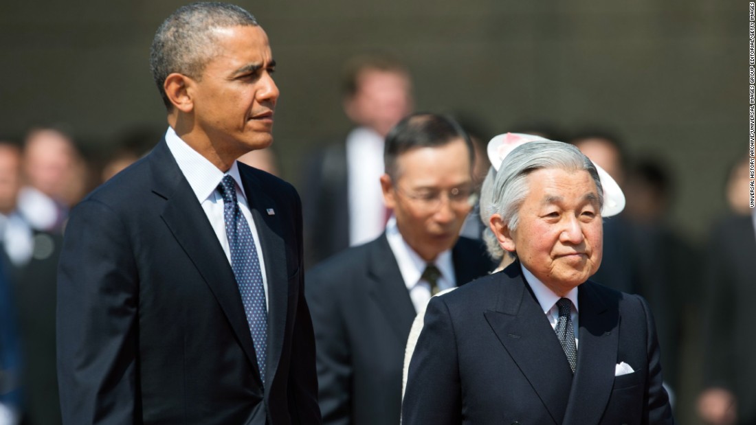 Akihito hosts US President Barack Obama in April 2014. 