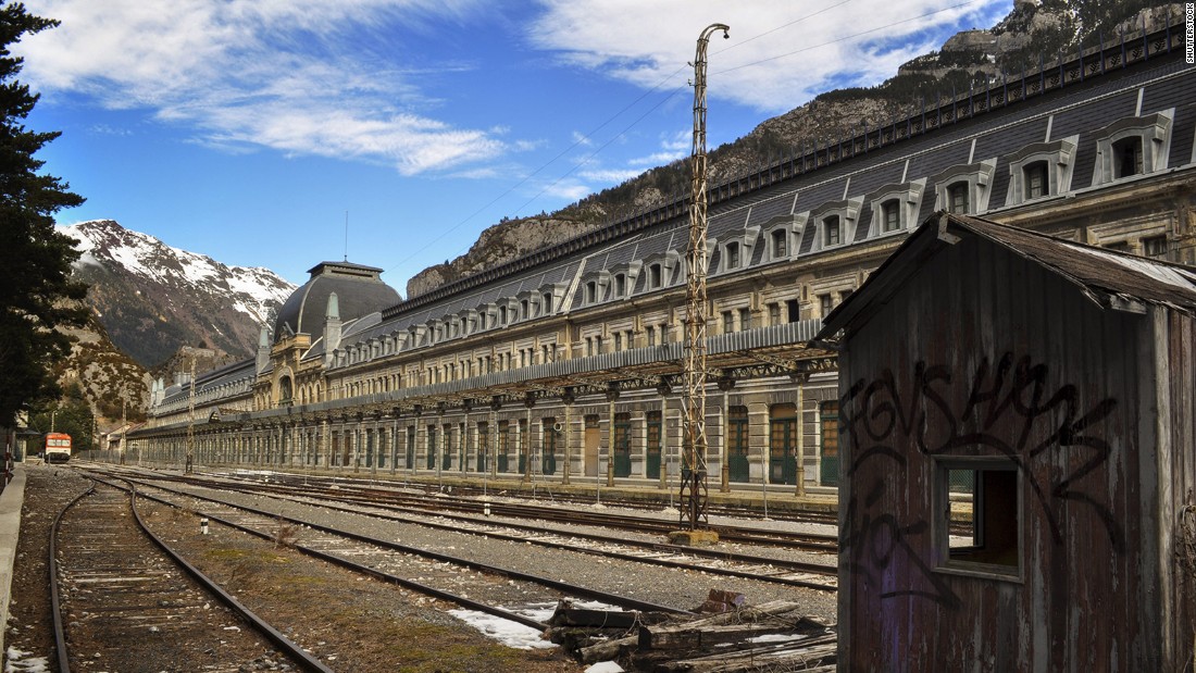 Huge abandoned train station transformed into spectacular hotel