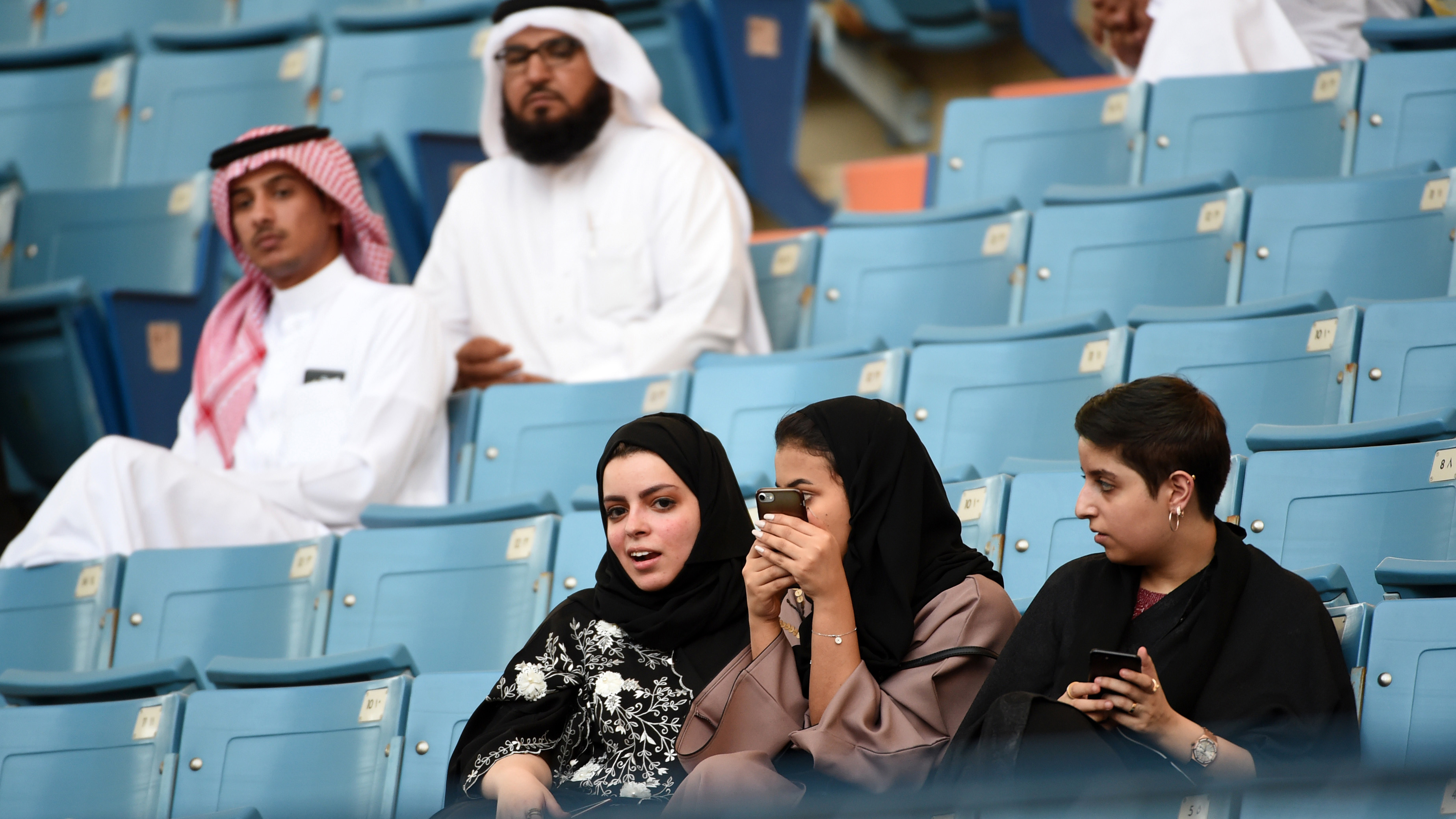 Жизнь в саудовской аравии. Эр-Рияд Саудовская Аравия. Стадионом в Эр-Рияде (Саудовская Аравия. Эр Рияд женщины.