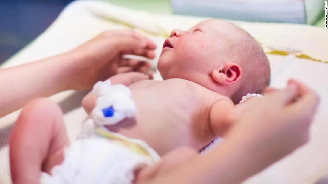 newborn baby walking after birth