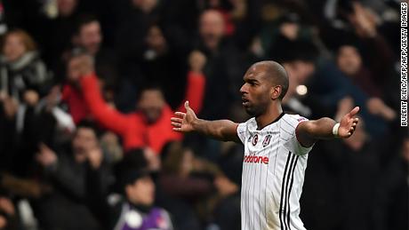 Besiktas&#39; Ryan Babel celebrates after scoring a goal  during their UEFA Europa League round of 16 second leg football match between Besiktas JK and Olympiacos Piraeus on March 16, 2017 at the Vodafone arena stadium in Istanbul. / AFP PHOTO / BULENT KILIC        (Photo credit should read BULENT KILIC/AFP/Getty Images)