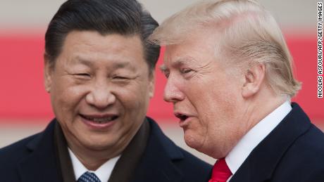 China&#39;s President Xi Jinping (L) and US President Donald Trump attend a welcome ceremony at the Great Hall of the People in Beijing on November 9, 2017. / AFP PHOTO / NICOLAS ASFOURI        (Photo credit should read NICOLAS ASFOURI/AFP/Getty Images)