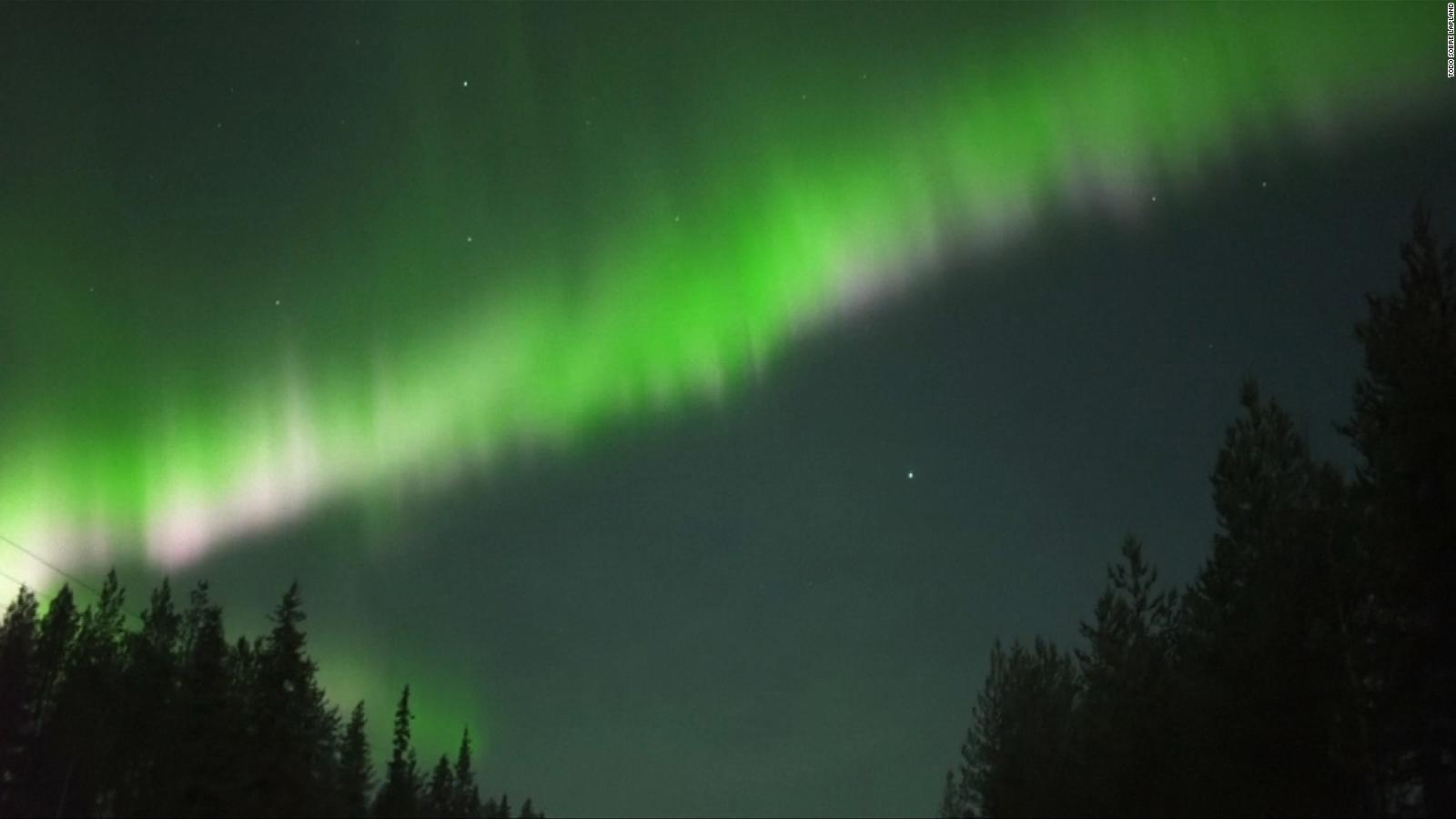 Fenómeno multicolor adorna el cielo en Finlandia - CNN Video