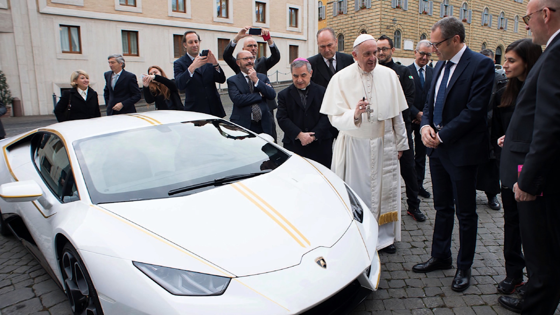 El Lamborghini del papa Francisco - CNN Video