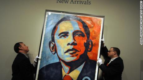 Workers install Shepard Fairey&#39;s portrait of US President-elect Barack Obama at the National Portrait Gallery in Washington on January 17, 2009.