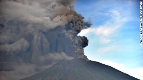 Indonesia volcano: Mount Agung eruption closes Bali's main airport - CNN