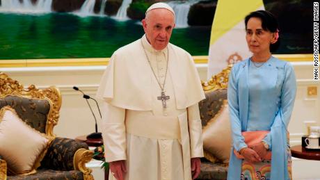 Pope Francis (L) stands with Myanmar's civilian leader Aung San Suu Kyi (R) during their meeting in Naypyidaw on November 28, 2017. 