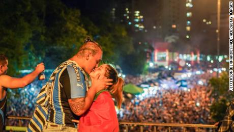 A couple celebrate Gremio winning the Copa Libertadores.