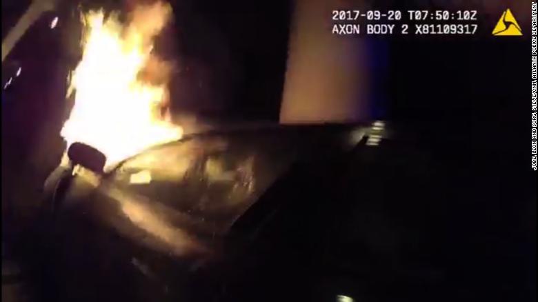 Video Shows Atlanta Police Rescuing Men From Car Fire Cnn 