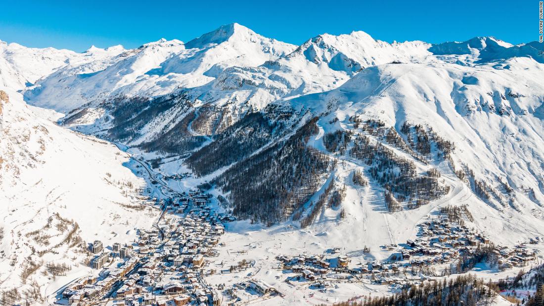 The actions crosses the pond for France&#39;s traditional European season opener in the world-class resort of Val d&#39;Isere, high up in the Tarentaise valley. 