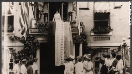 When Tennessee ratified the 19th Amendment in 1920, Alice Paul, head of the National Woman&#39;s Party, unfurled the ratification banner from the party&#39;s headquarters.