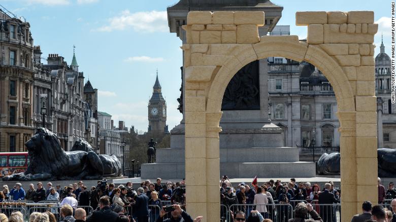 La reconstrucción de Triumphal Arch en Palmyra en Londres.