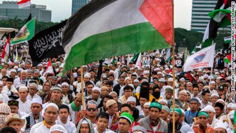 Protests took place in Jakarta Sunday as tens of thousands of Indonesian Muslims condemned Washington's decision to move its embassy to Jerusalem. 