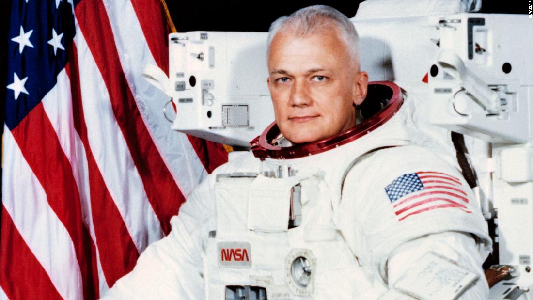 Former astronaut &lt;a href=&quot;http://www.cnn.com/2017/12/23/us/obit-bruce-mccandless/index.html&quot; target=&quot;_blank&quot;&gt;Bruce McCandless II&lt;/a&gt;, famously captured in a 1984 photo documenting the first untethered flight in space, died December 21, NASA said. He was 80.