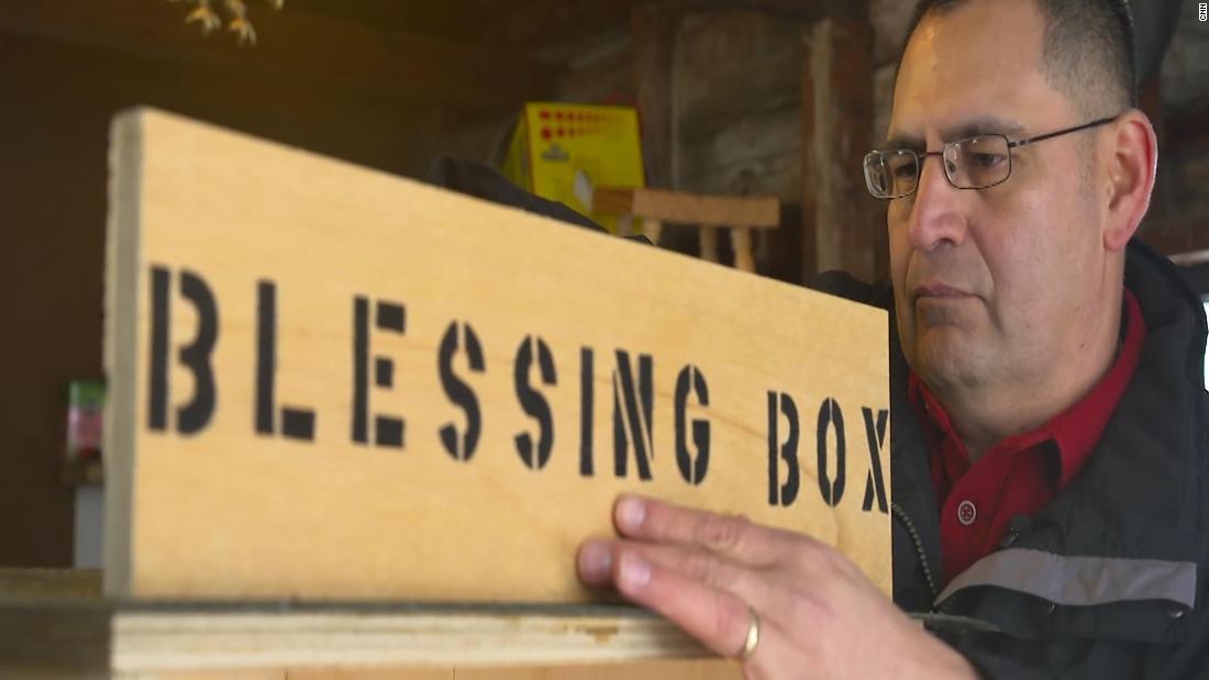 He Built A Food Pantry In His Lawn For The Hungry His Town Followed Cnn 
