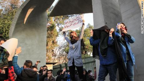 Social media fuels grievances in Iran