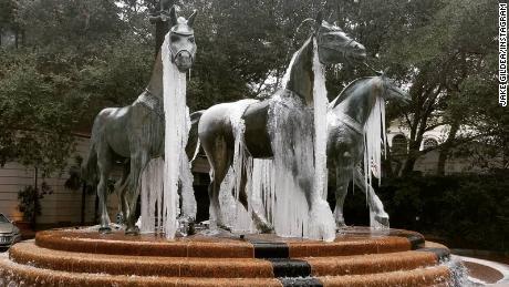 The Quadriga sculpture at Belmond Charleston Place gets a makeover.