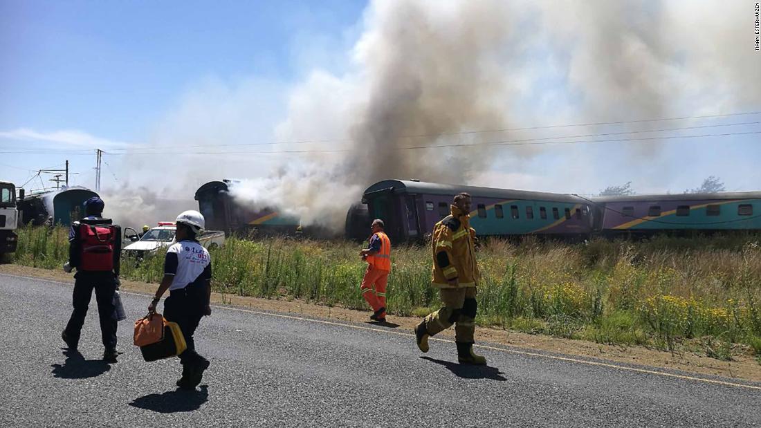 Four people in a train crash. The accident occurred in Norway. In involved fourteen students.