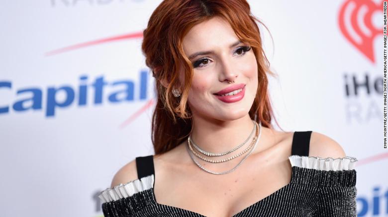 780px x 438px - Bella Thorne shares nude photos to silence hacker