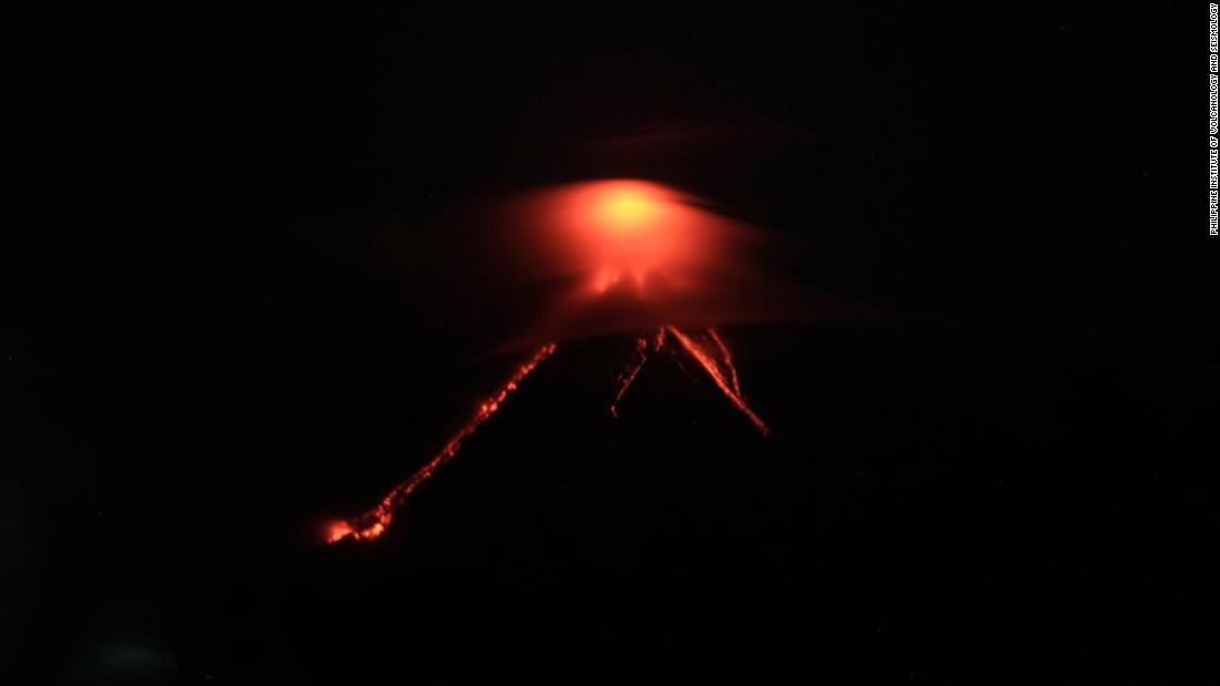 Philippines volcano begins spewing lava 