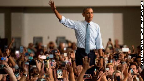 Obama returns to political spotlight with Illinois speech previewing midterms