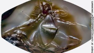 L'antico capolavoro greco inciso su una minuscola pietra preziosa