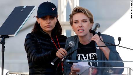 Scarlett Johansson, right, speaks as Mila Kunis holds a microphone for her at the LA Women&#39;s March.