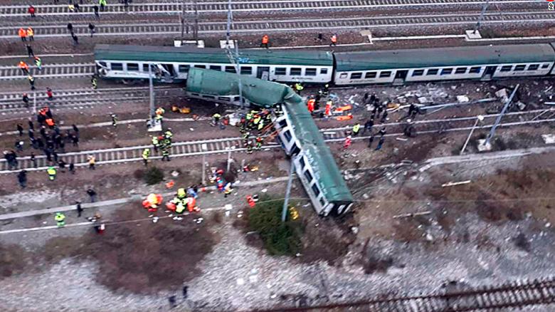 Passengers trapped after train derails