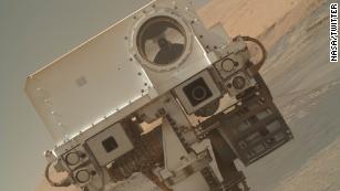 Spunky Mars Curiosity Rover snaps a new selfie