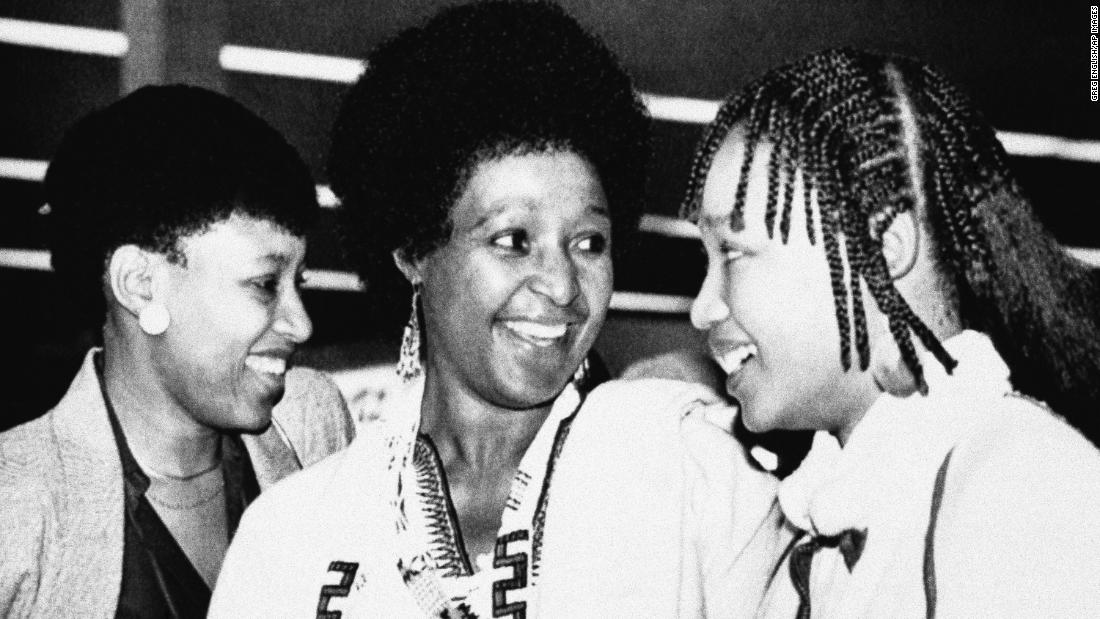 Madikizela-Mandela and her two daughters -- Zenani, left, and Zindzi -- arrive at Cape Town&#39;s airport to visit her imprisoned husband in 1985.