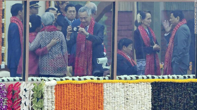 Myanmar&#39;s Aung San Suu Kyi, second from right, with Philippine leader Rodrigo Duterte in New Delhi.