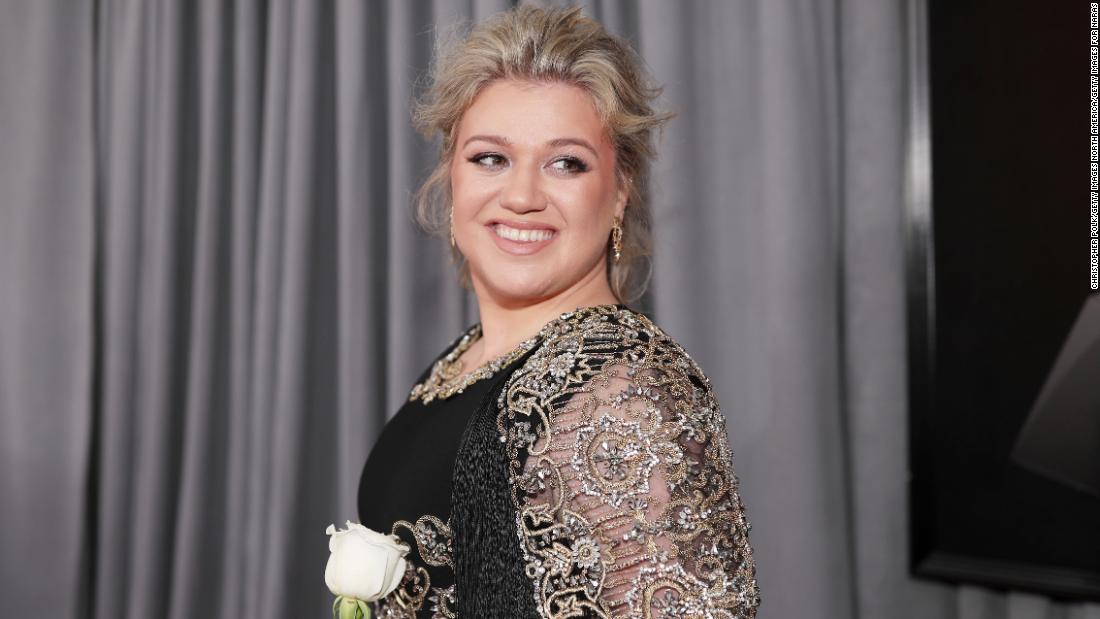 Kelly Clarkson Finally Learns How Her Name Made It Into That Iconic 40