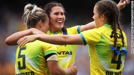 Australia&#39;s Emma Tonegato (L), Charlotte Caslick (C) and Dominique Du Toit (R) celebrate beating New Zealand in the final of the Sydney Sevens. 