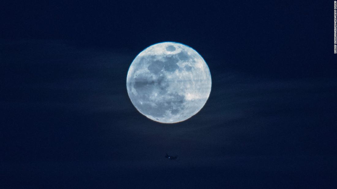 Las Mejores Imágenes De La Superluna Azul De Sangre - CNN Video